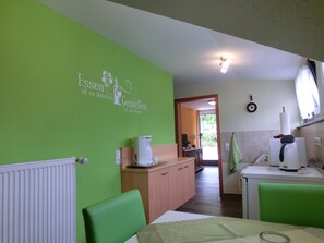 Apartment, 1 Schlafzimmer, Terrasse | Eigene Küche | Kühlschrank, Mikrowelle, Herdplatte, Wasserkocher mit Kaffee-/Teezubehör