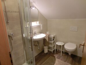 Departamento, 1 habitación, Terraza | Baño | Regadera, secadora de cabello, toallas 