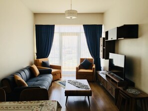 Apartment, Poolblick | 1 Schlafzimmer, hochwertige Bettwaren, individuell eingerichtet