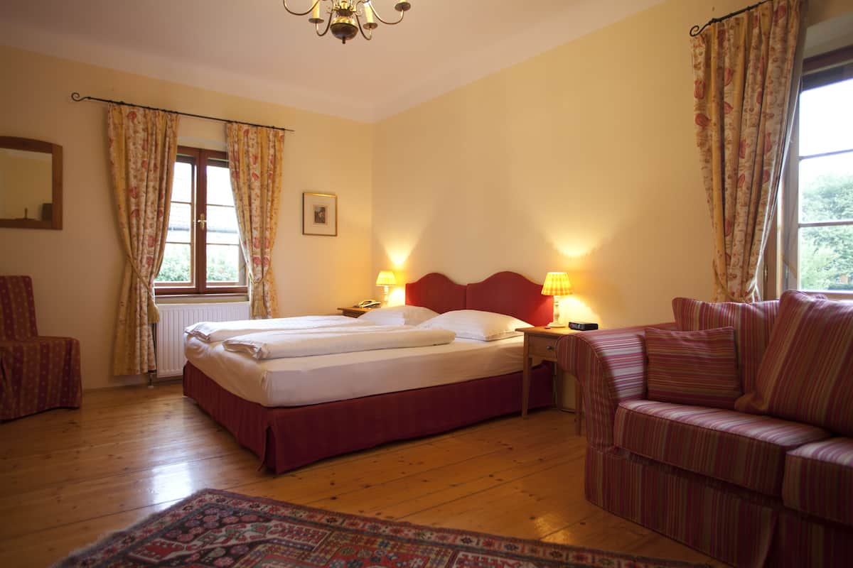 Suite classique, vue sur le jardin | Coffre-fort, rideaux d’obscurcissement, lit d’appoint (supplément)