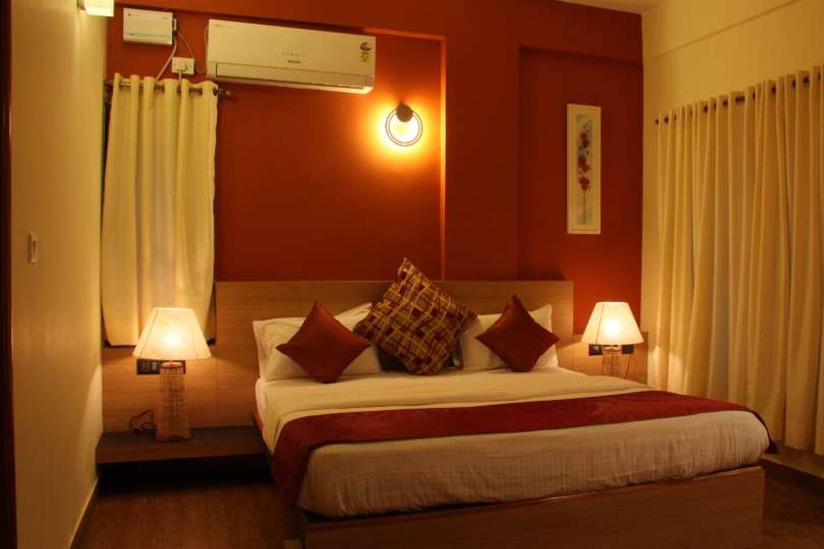 In-room safe, iron/ironing board, free WiFi, bed sheets