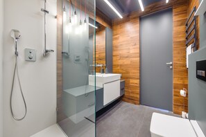 Apartment (60 – Chmielna 72) | Bathroom | Hair dryer, towels - Apartamenty Sun & Snow Chmielna Park (Gdansk)
