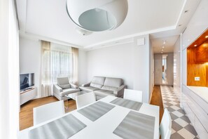 公寓 (Armii Krajowej 145B/9) | 1 多间卧室、笔记本电脑工作区、熨斗/熨衣板、免费 WiFi