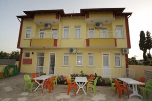Front of property - Leylak Apart Otel (Fethiye)
