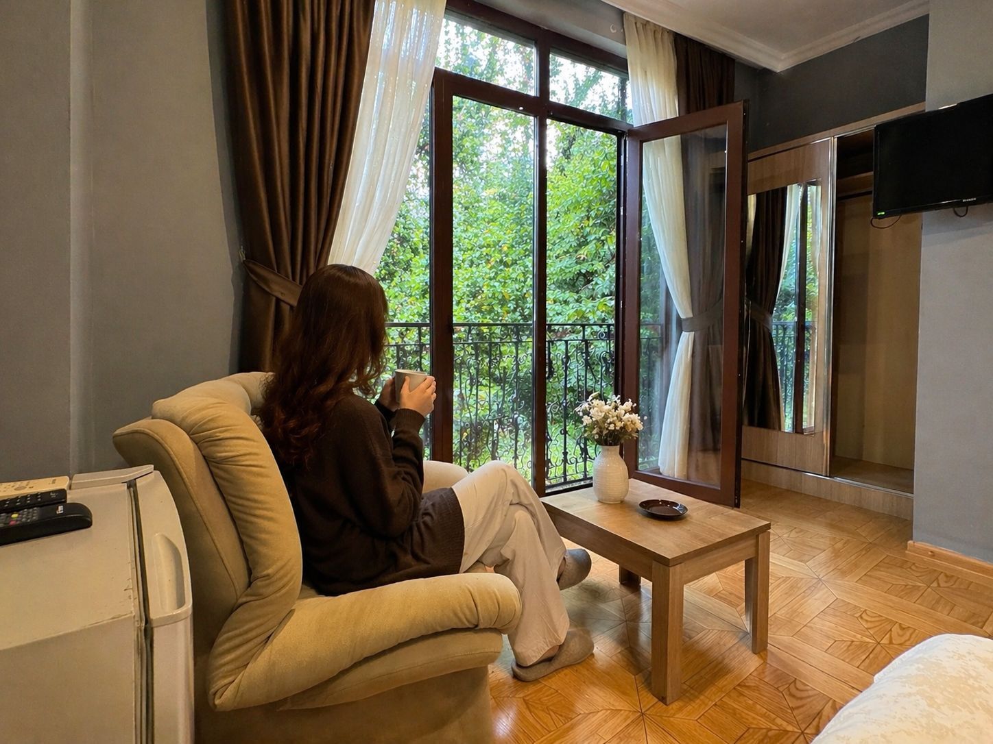 Classic Twin Room | Living area | 100-inch flat-screen TV with cable channels, streaming services