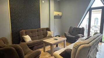 Hochwertige Bettwaren, Minibar, individuell dekoriert