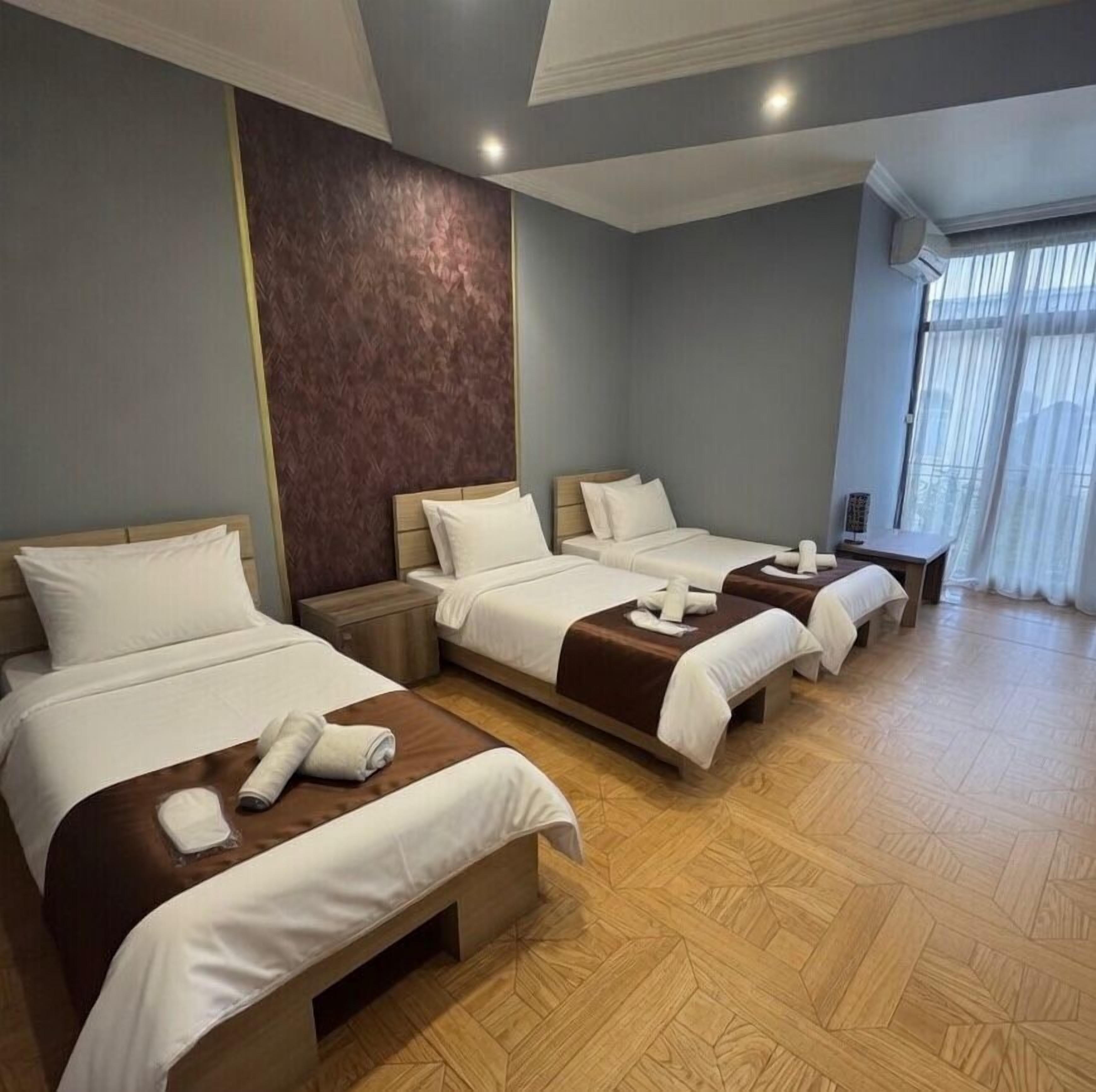 Classic Triple Room | Premium bedding, minibar, individually decorated, individually furnished