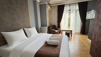 Classic Studio Suite | Premium bedding, minibar, individually decorated, individually furnished