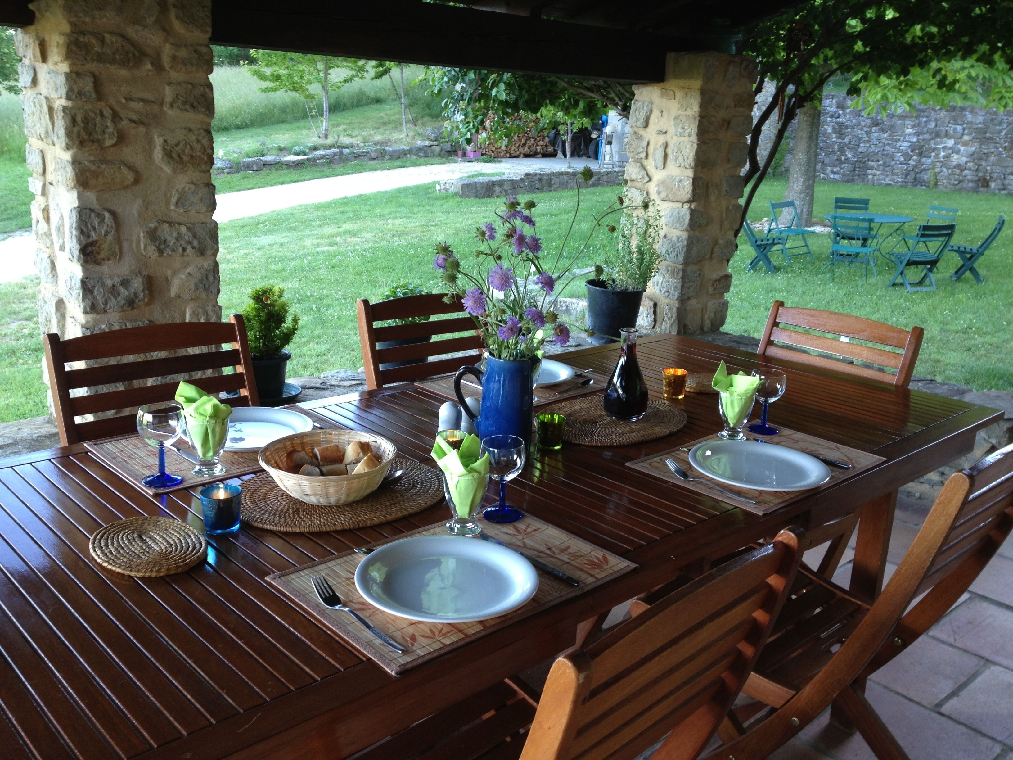 屋外ダイニングエリア