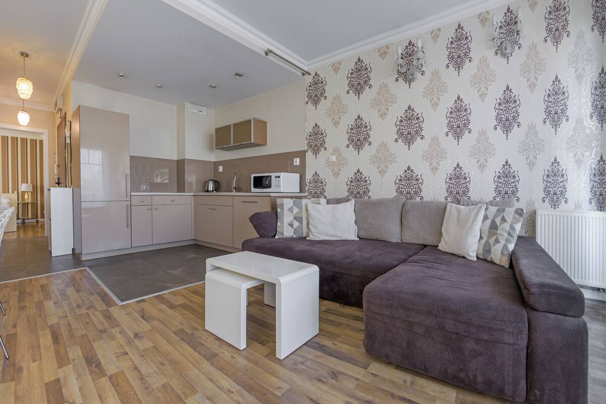Apartamento (55F/3) | Área de estar | TV de tela plana