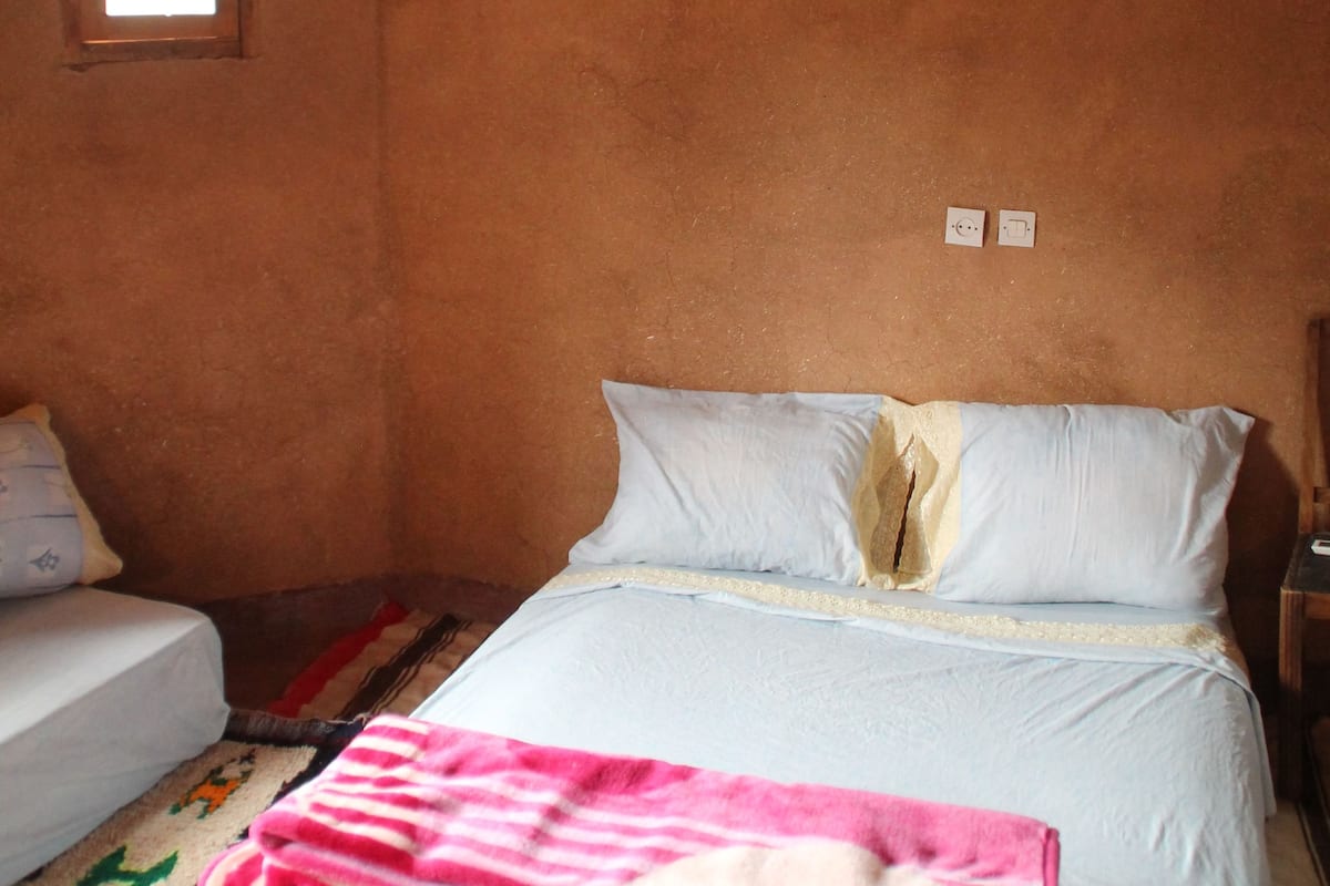Traditional Double or Twin Room, Berbilang Katil, Private Bathroom, Mountain View | Langsir/tirai gelap terus, katil bayi/kot (surcaj), Wi-fi percuma