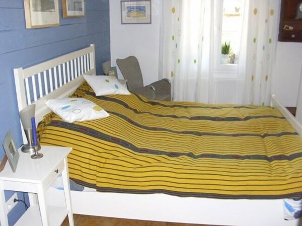 Mediterranes Zimmer | Escritorio, cunas, camas extra y wifi gratis