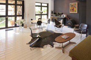 豪華樓中樓客房, 花園景 | 私人廚房 | 雪櫃、微波爐、爐具、特濃咖啡機