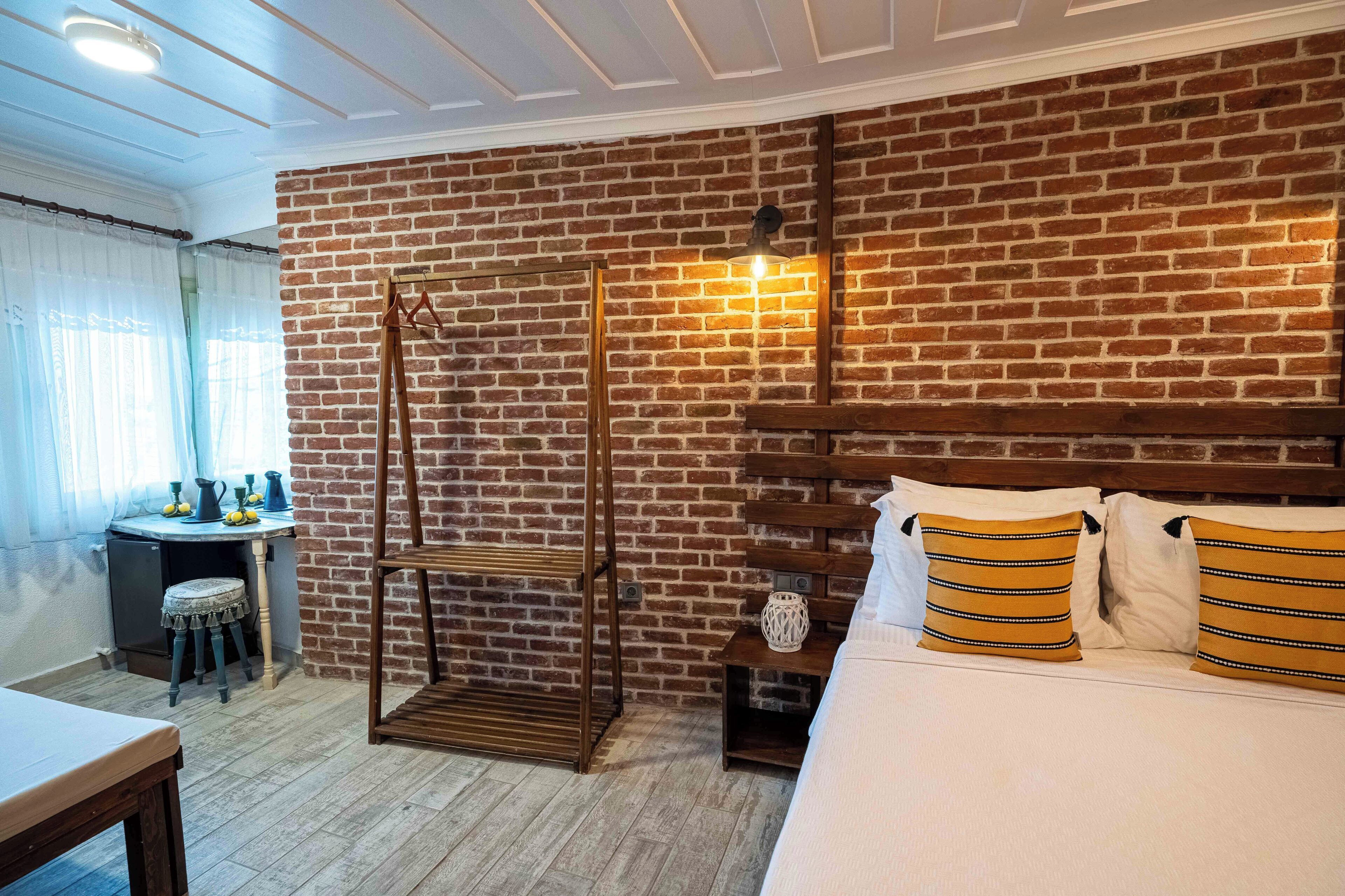 standard double room | 1 bedroom, desk, free wifi, bed sheets