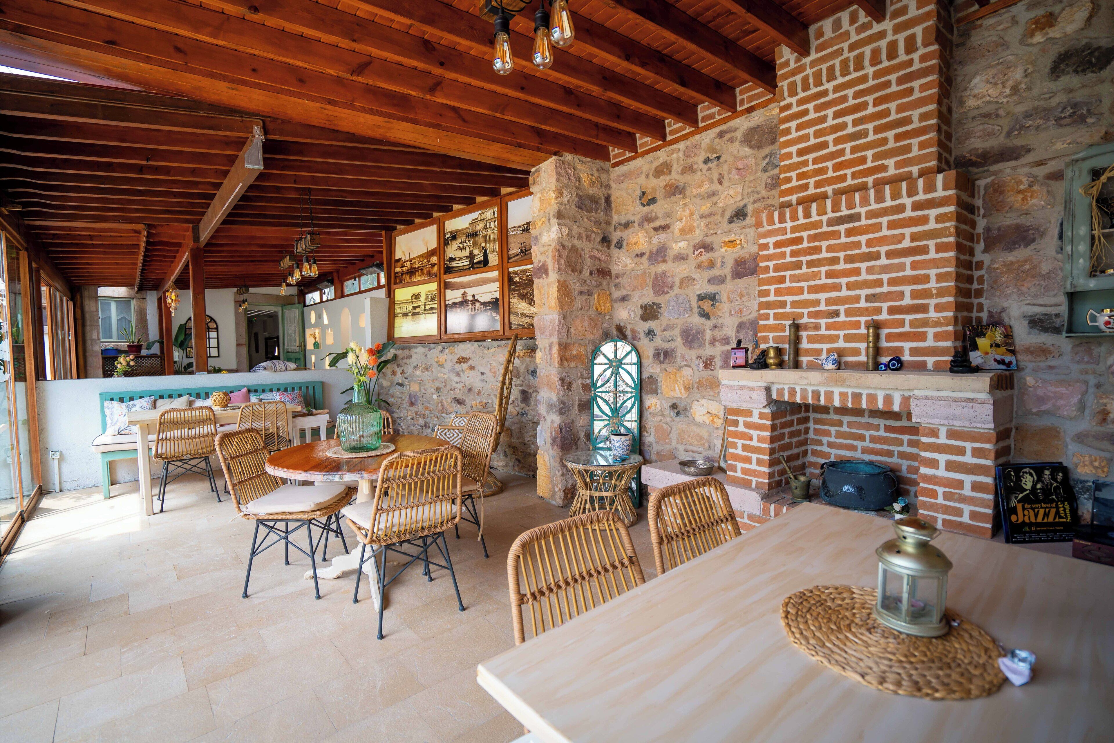 free daily full breakfast