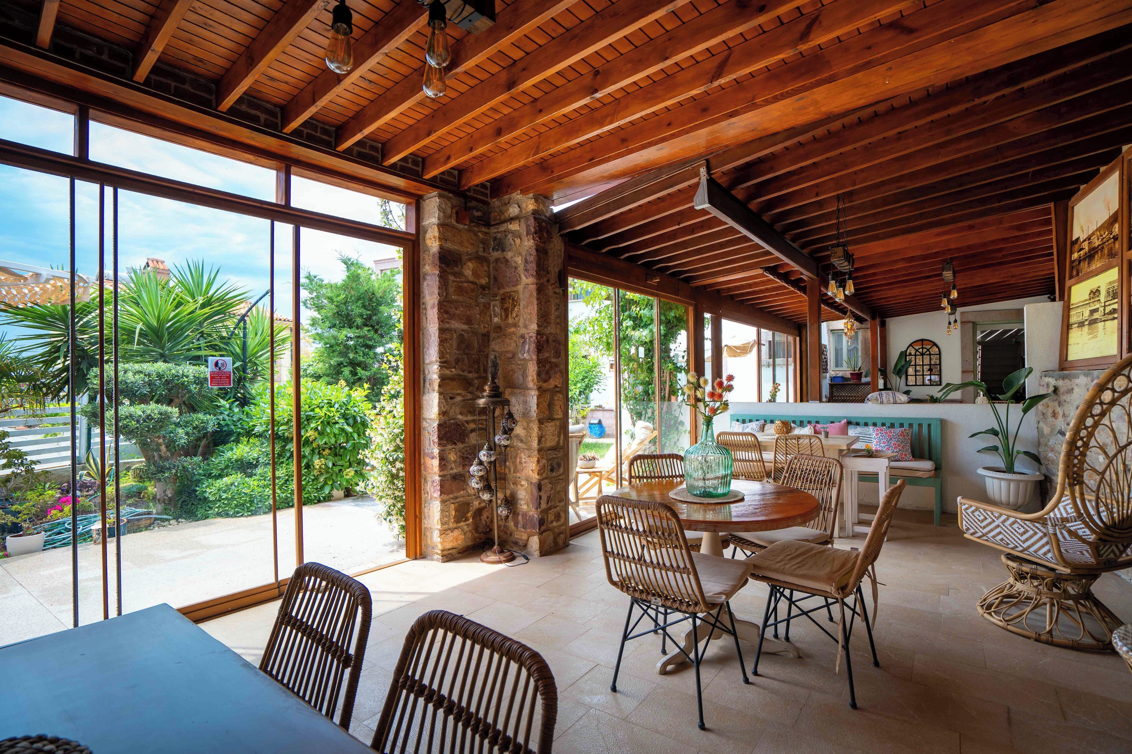 free daily full breakfast