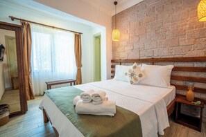 Standard Double Room | Desk, free WiFi, bed sheets - Cunda Tas Otel By Taze (Ayvalik)
