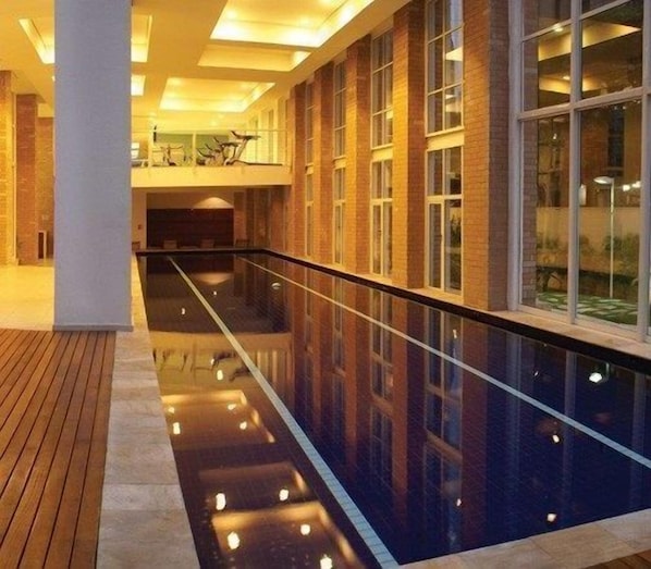 Exercise/lap pool