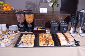 Free daily buffet breakfast  - Altos de Merlo Suites (Merlo)