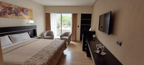 Free minibar items, in-room safe, blackout curtains, iron/ironing board - Altos de Merlo Suites (Merlo)