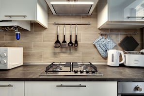 Apartment, 2 Schlafzimmer | Eigene Küche | Kühlschrank, Mikrowelle, Ofen, Herdplatte