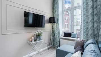 Leilighet – deluxe | Oppholdsrom | Flatskjerm-TV