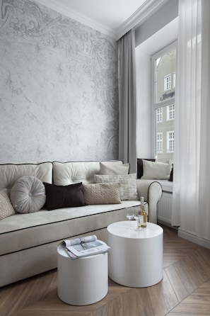 Deluxe Studio Suite, Mezzanine | Living area | Flat-screen TV - Elite Apartments Piwna Premium (Gdansk)