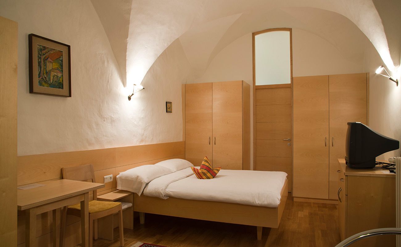 superior single room, non smoking | minibar, in-room safe, desk, laptop workspace