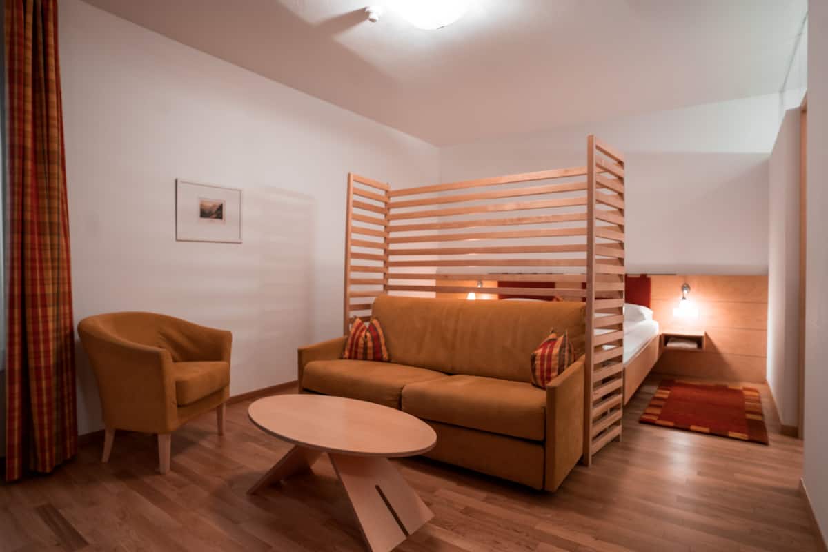 junior suite, non smoking | minibar, in-room safe, desk, laptop workspace