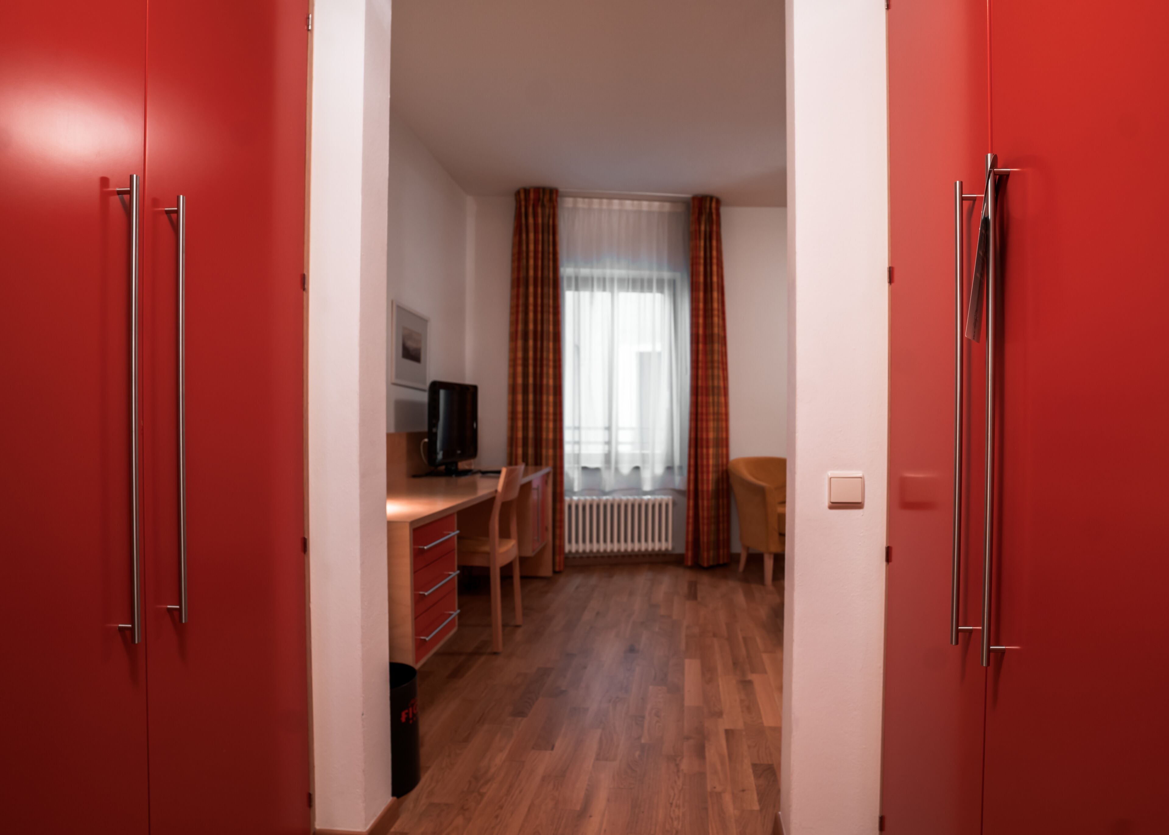 junior suite, non smoking | minibar, in-room safe, desk, laptop workspace