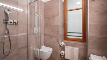 Double Room, Non Smoking | Bathroom | Hair dryer, bidet, towels