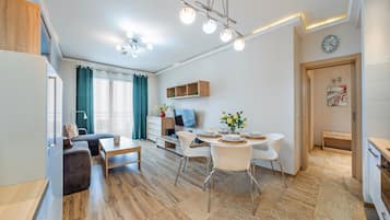 Apartment (B 28) | Living area | Flat-screen TV, ping pong