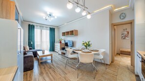 Apartment (B 28) | Living area | Flat-screen TV, ping pong - Apartamenty Sun&Snow Sopocka Rezydencja (Sopot)