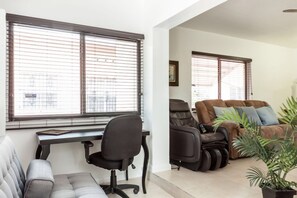 Free WiFi - 121 Nice Home Near Wynwood in Midtown (Miami)