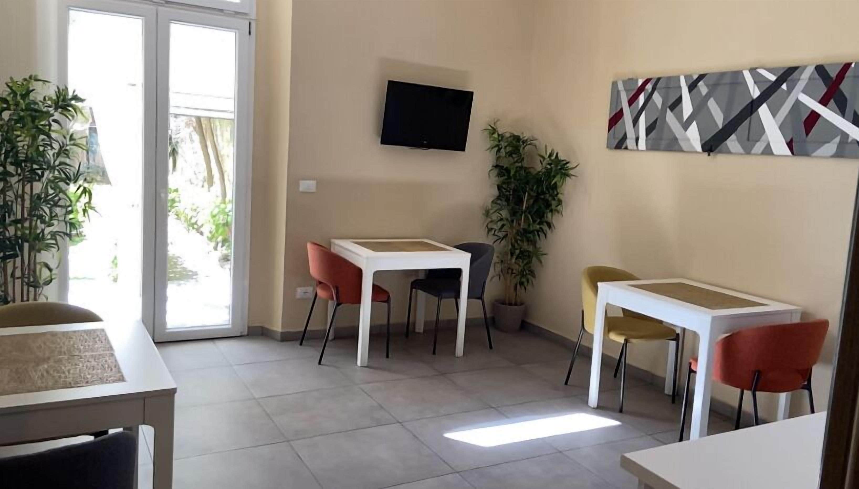 Free daily self-serve breakfast