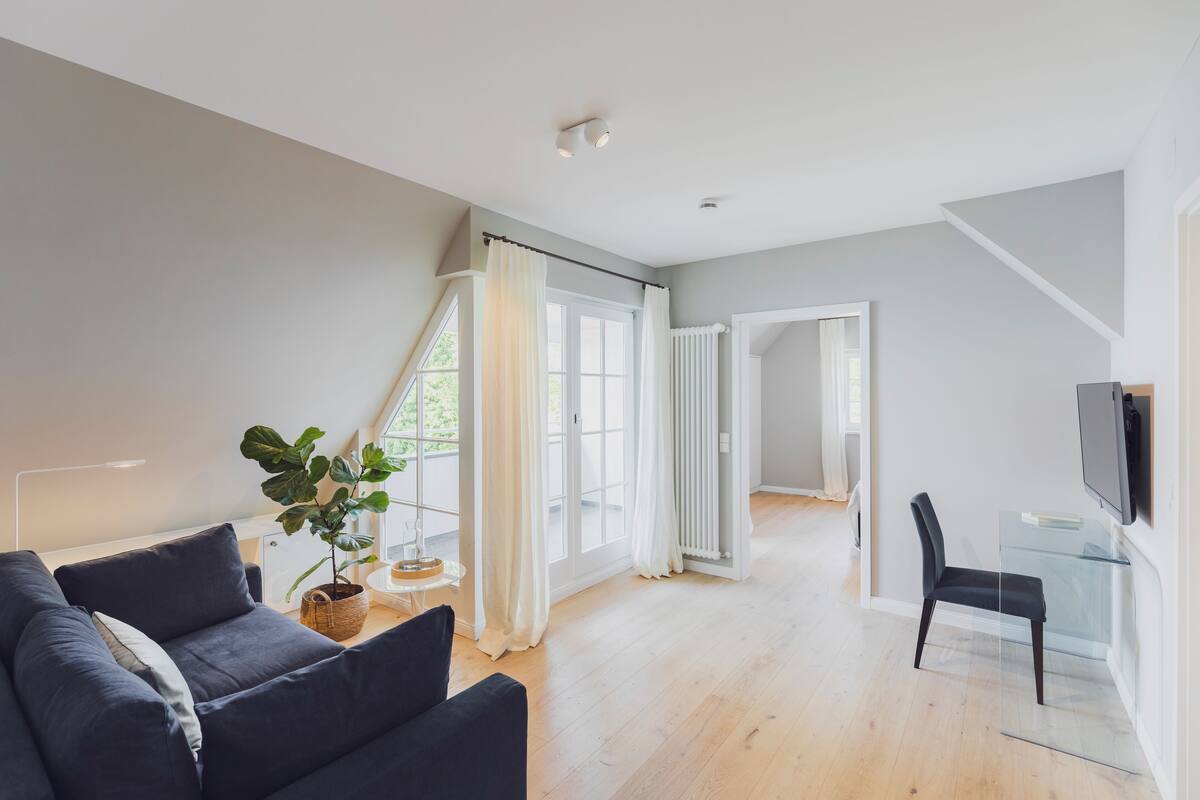 Suite Deluxe, vista lago | 1 camera, una cassaforte in camera, Wi-Fi gratuito, lenzuola