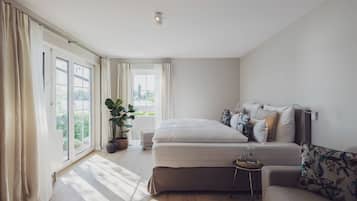 In-room safe, free WiFi, bed sheets