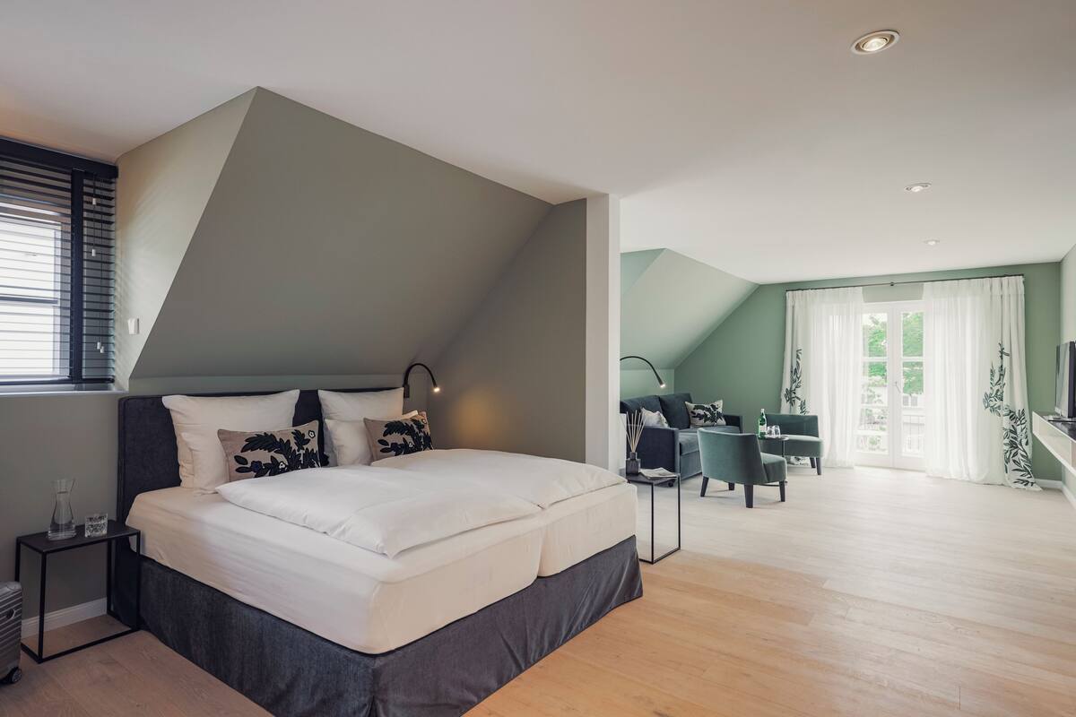 Suite monolocale Grand, balcone | 1 camera, una cassaforte in camera, Wi-Fi gratuito, lenzuola