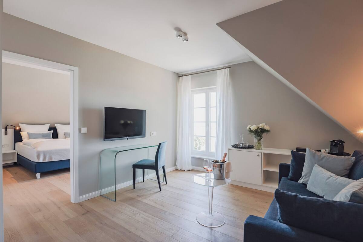 Suite Comfort, vista lago | 1 camera, una cassaforte in camera, Wi-Fi gratuito, lenzuola
