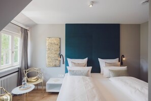 Comfort Double Room | In-room safe, free WiFi, bed sheets - Caraleon (Wasserburg am Bodensee)