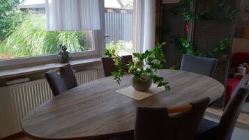 Tägliches inbegriffenes großes Frühstück