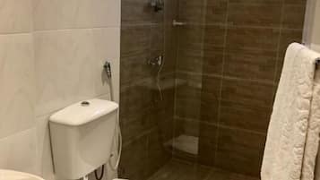 Double Room, Non Smoking | Bathroom