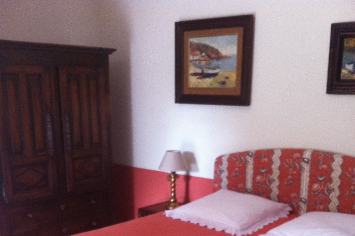 Triple Room (Chèvrefeuille) | Blackout drapes, rollaway beds (surcharge), individually decorated
