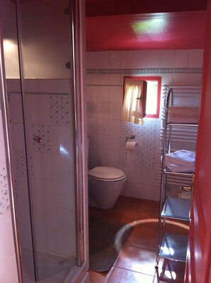 Chambre Triple (Chèvrefeuille) | Salle de bain