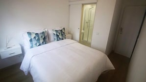 Room - Alto Mar Inn (Lagos)
