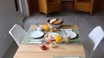 Free daily continental breakfast