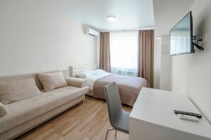 Standard Quadruple Room | Blackout drapes, soundproofing, iron/ironing board, free WiFi - Smart Apart Hotel (Kyiv)