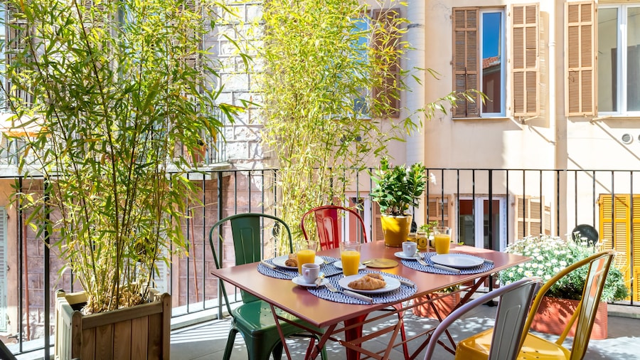 L'Abeille Boutique Apartments