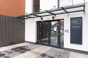 Pintu masuk properti