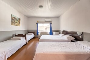 Minibar, free WiFi, bed sheets